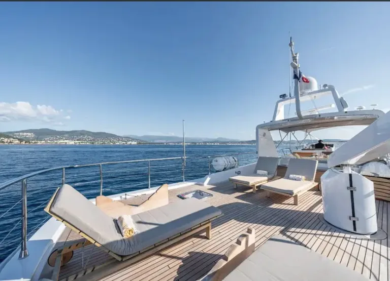 Island-B-Flybridge