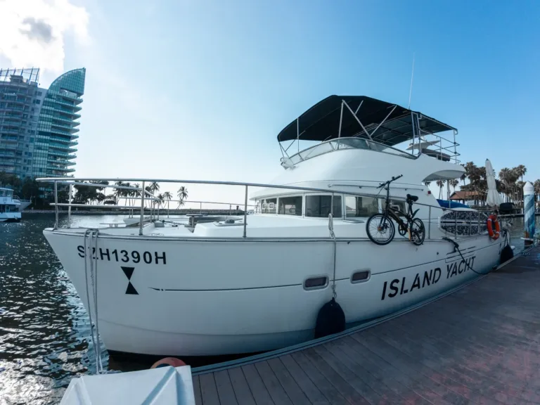 Island-Yacht-I-2-scaled-1