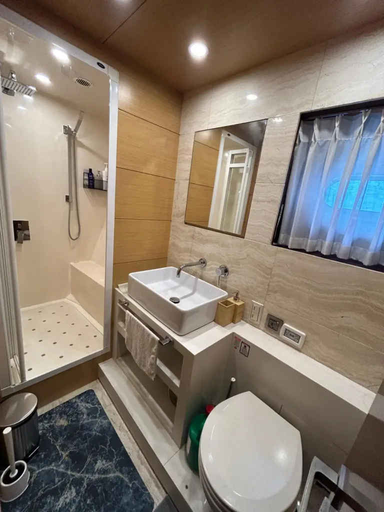 Master-bedroom-toilet