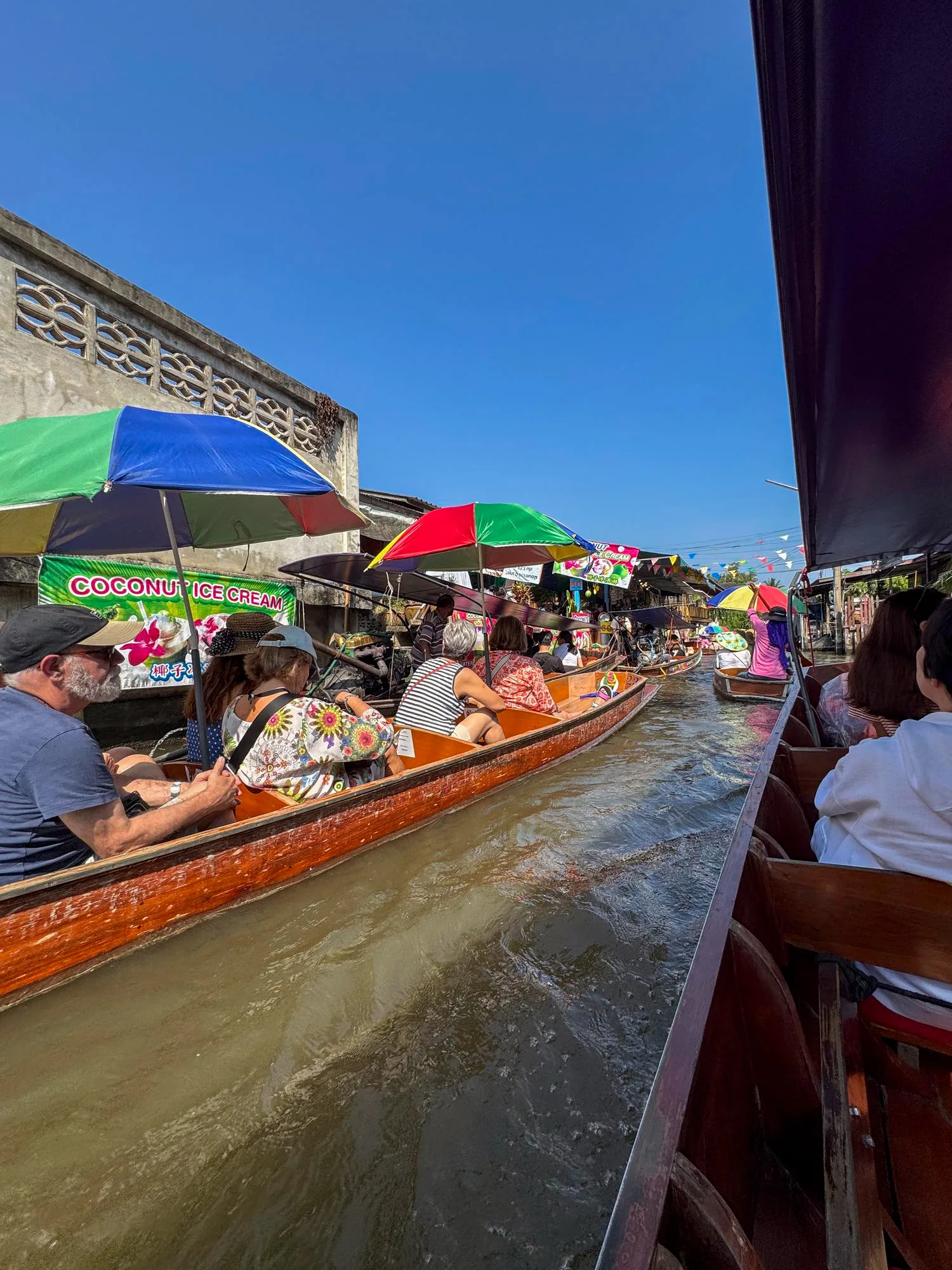 Phuket_night_market_with_a_day_on_the_water