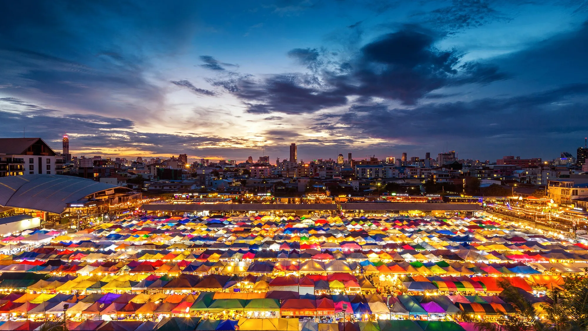 Best Night Markets in Phuket: Food, Shopping & Opening Hours