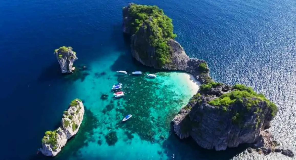 Anambas-diving-2-Zenith-Yacht-Charters-resized-1